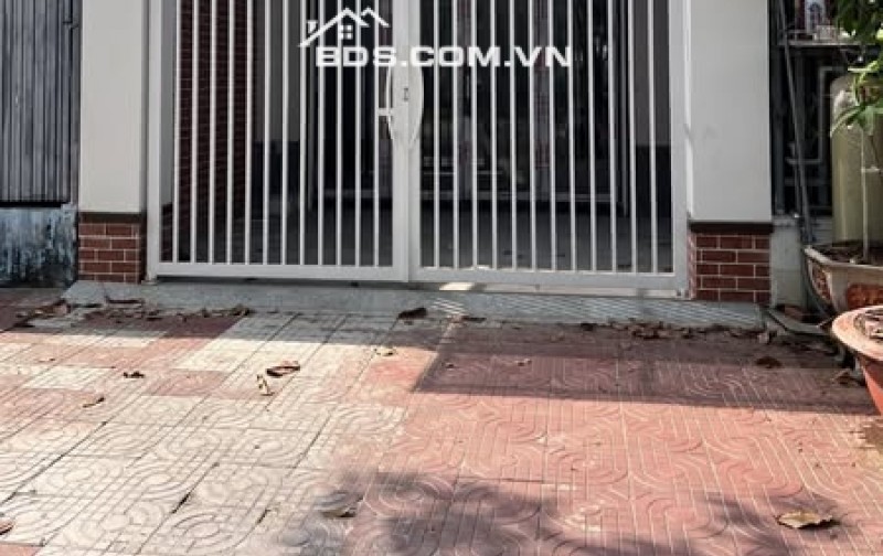 Bán nhà Liên kế trệt mới cách trường FPT 50m