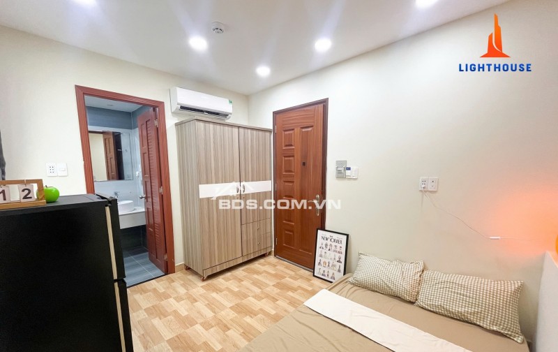 Phòng bé xinh cửa sổ thoáng ngay cầu Thị Nghè