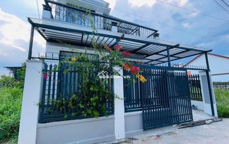 VỪA TRÚNG LÔ ĐẤT ĐẸP TRÊN THẢO ĐIỀN VÀ CHỈ CÒN VÀI NGÀY ĐỂ CHỐT, NÊN EM BUỘC PHẢI CHUYỂN NHÀ GẤP;