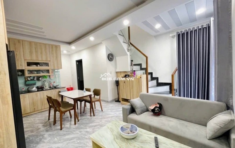 VỪA TRÚNG LÔ ĐẤT ĐẸP TRÊN THẢO ĐIỀN VÀ CHỈ CÒN VÀI NGÀY ĐỂ CHỐT, NÊN EM BUỘC PHẢI CHUYỂN NHÀ GẤP;