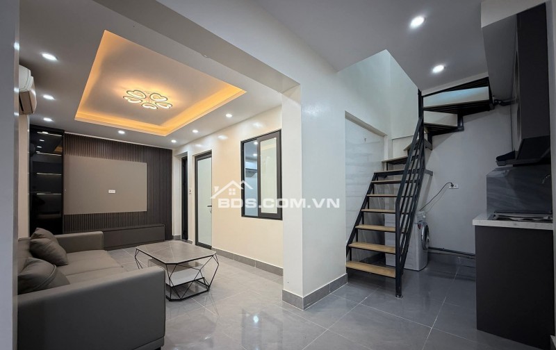 Bán Nhà Kinh Doanh, Ô TÔ, Quỳnh Mai 140m, giá 8,9 tỷ