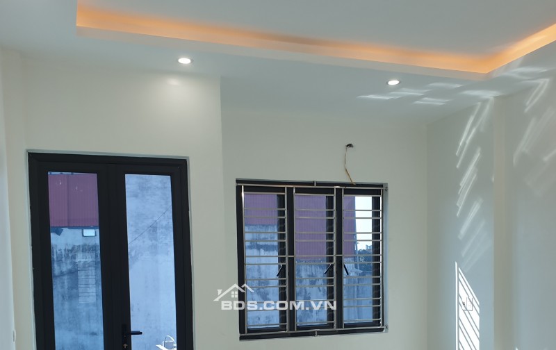 BÁN NHÀ 2.95 TỶ 3.5 TẦNG CÓ GARA Ô TÔ NGÕ RỘNG ĐƯỜNG VĂN CAO