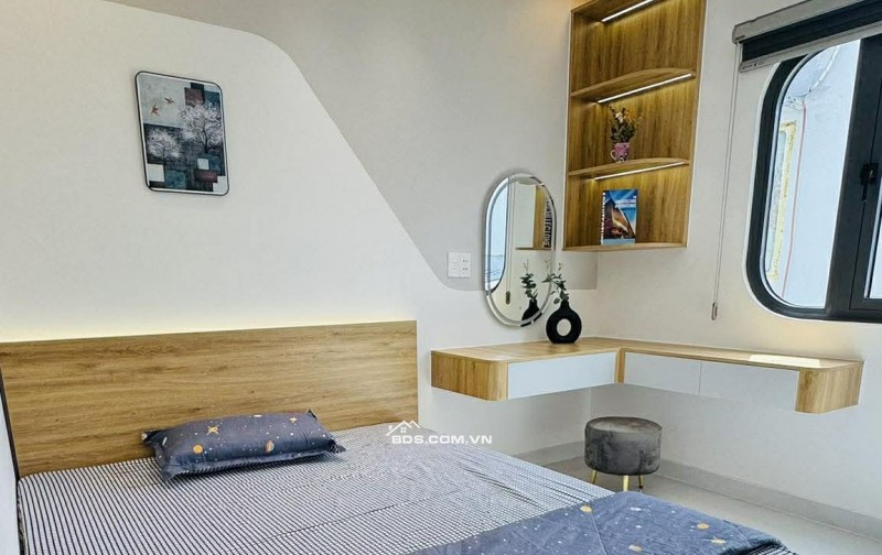 Nhà đẹp ở ngay Huỳnh Văn Bánh Phú Nhuận, 3 tầng 3PN giá 6.85 tỷ TL