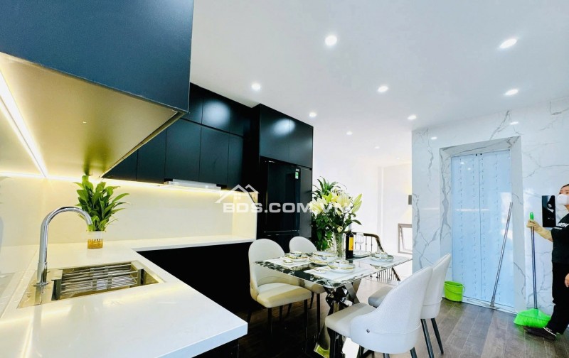 Nhà Đẹp, Gần Times City, Dương Văn Bé 39/43m, 5  tầng, mt 3.4m, giá 12.8 tỷ