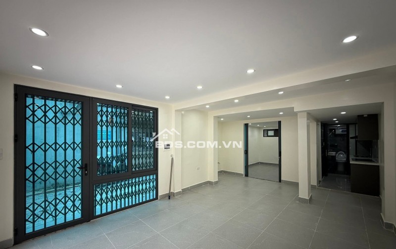 Bán Nhà Kinh Doanh, Ô TÔ, Quỳnh Mai 140m, giá 8,9 tỷ