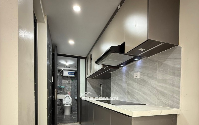 Bán Nhà Kinh Doanh, Ô TÔ, Quỳnh Mai 140m, giá 8,9 tỷ