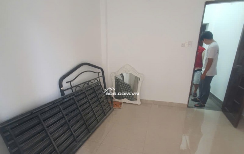 Cho thuê nhà nguyên căn Cách Mạng Tháng 8 Tân Bình, 3.3x11m 4PN giá 18tr tl ít