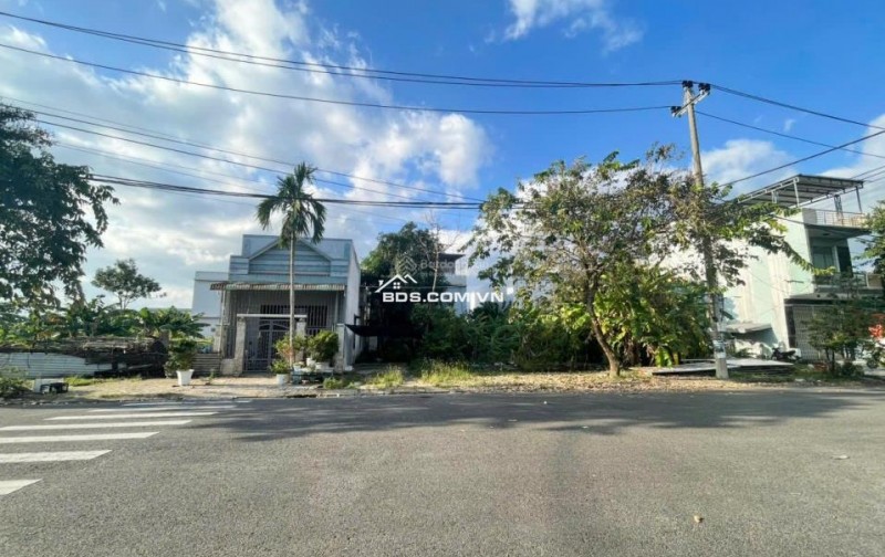 Bán đất thổ cư Hòa Hiệp 3, Liên Chiểu, Đà Nẵng. DT 90m2, giá 4.5 tỷ, sổ đỏ, hướng Đông Nam. LH: 0877661879