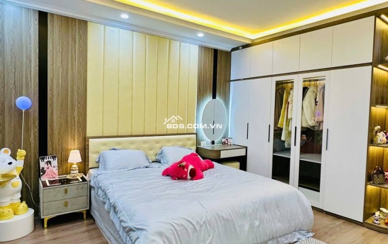 Nhà Đẹp Thang Máy, Gần Phố Nguyễn An Ninh 42/45m, 7 tầng, mt 4.2m, giá 15.9 tỷ.