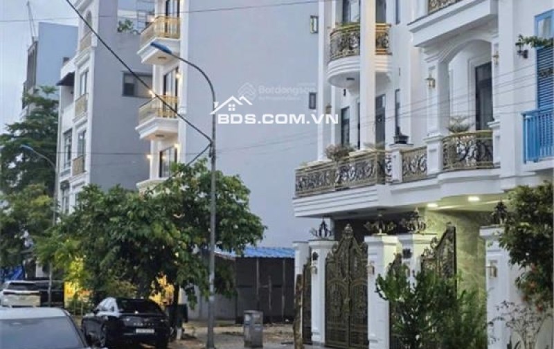 Bán nhà mặt phố Phú Lộc 22, Liên Chiểu, Đà Nẵng. DT 95m2, 3 tầng, 4PN. Sổ đỏ chính chủ. Giá 11.4 tỷ. LH: 0877661879