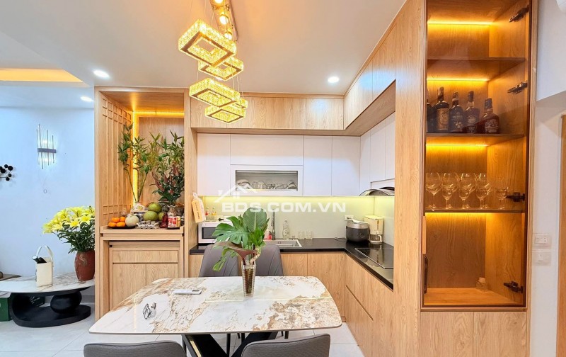 Nhà Đẹp Ô Tô Đỗ Cửa, Phố 8- 3 , Hai Bà Trưng 50/80m, tầng 1, giá 5.85 tỷ