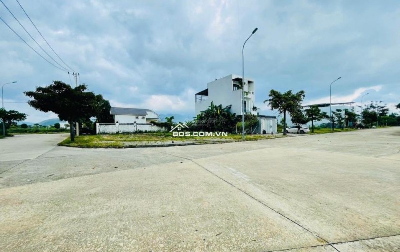 Siêu Phẩm Lô Góc Vệt 50m  Nguyễn Tất Thành, Hòa Hiệp Nam, Liên Chiểu, Đà Nẵng. 147m2, hướng Đông Nam, sổ đỏ, giá 7.2 tỷ. LH: 0877661879