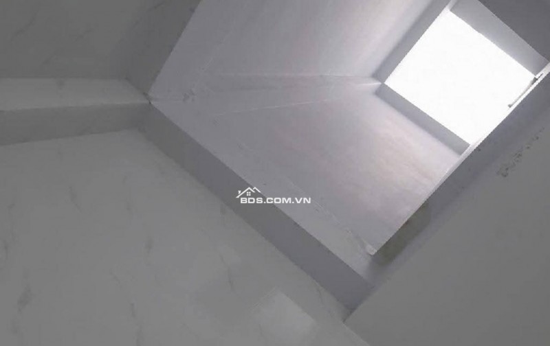 Nhà MT Hồ Thị Huê, Đông Lân, Bà Điểm, Hóc Môn  Giá: 12.2 tỷ – DT 5×20m, 4 tầng  Đang cho thuê: 25tr/tháng  4PN,  5WC