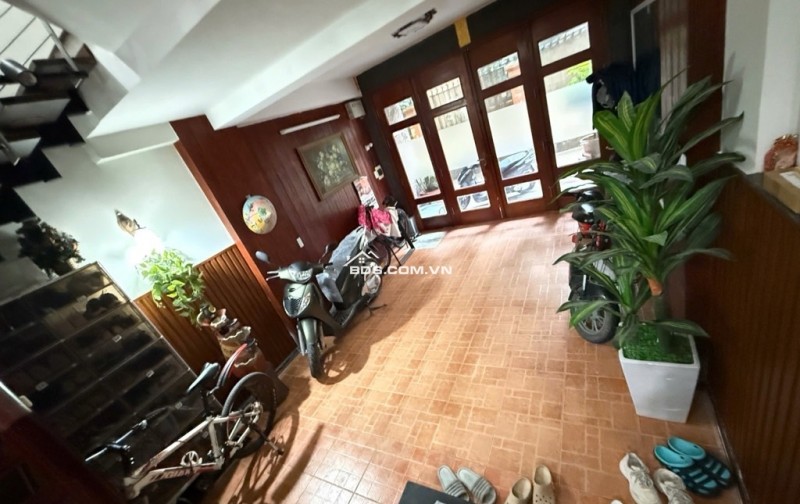 Bán nhà đường Lạc Long Quân, Tây Hồ