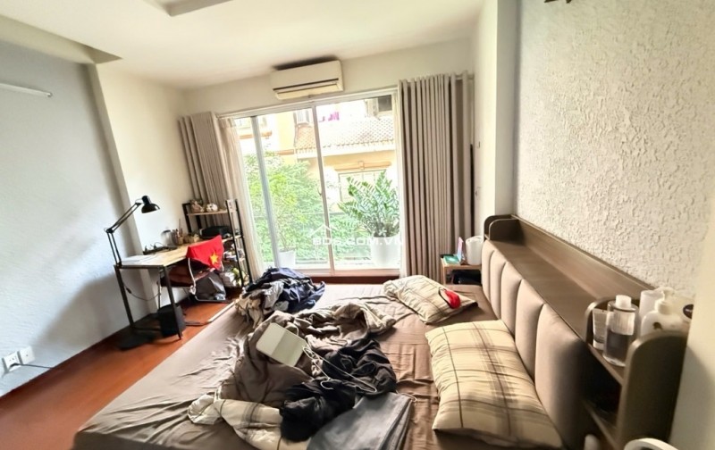 Bán nhà đường Lạc Long Quân, Tây Hồ