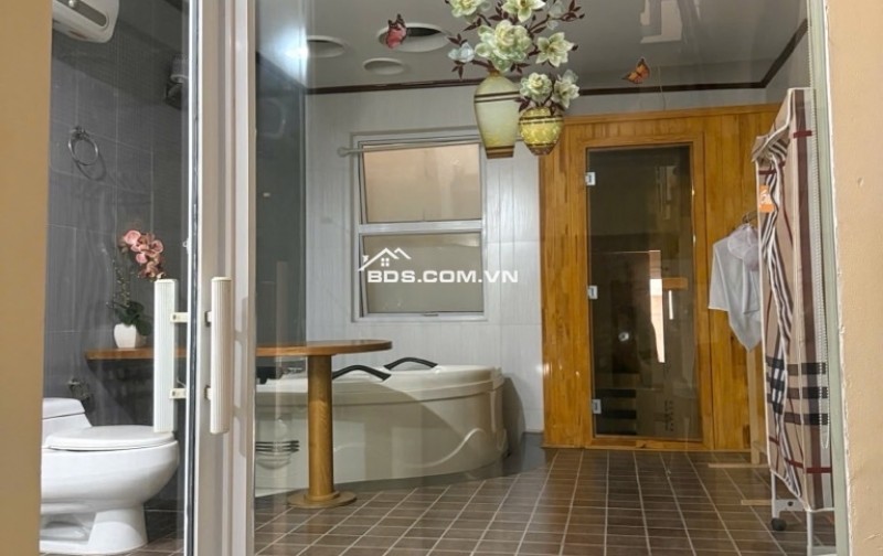 Bán nhà đường Lạc Long Quân, Tây Hồ