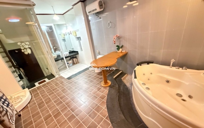 Bán nhà đường Lạc Long Quân, Tây Hồ