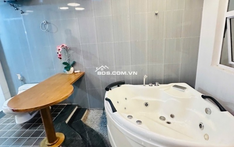 Bán nhà đường Lạc Long Quân, Tây Hồ