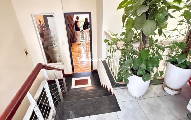 Bán nhà đường Lạc Long Quân, Tây Hồ