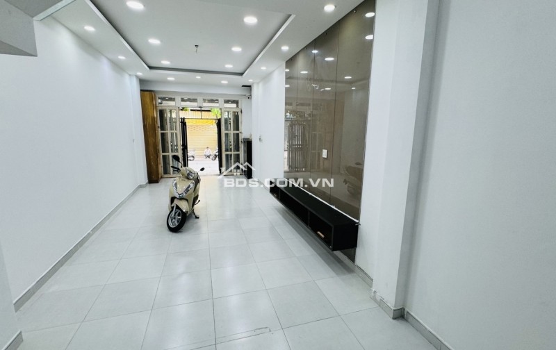 Khu VIP Q.7• Mặt Tiền Đường• Tân Quy• 4 Tầng• BTCT• 5PN• 6WC• 72M2(4x18)• 16tỷ6