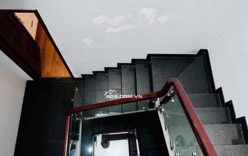 Khu VIP Q.7• Mặt Tiền Đường• Tân Quy• 4 Tầng• BTCT• 5PN• 6WC• 72M2(4x18)• 16tỷ6