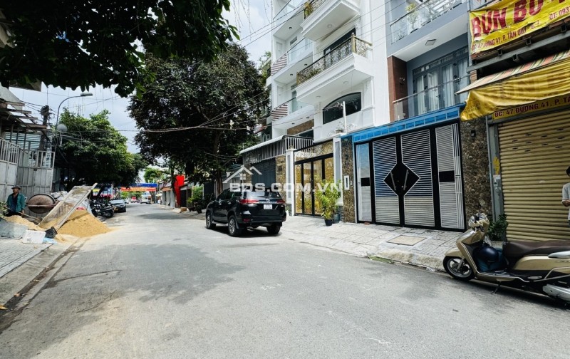 Khu VIP Q.7• Mặt Tiền Đường• Tân Quy• 4 Tầng• BTCT• 5PN• 6WC• 72M2(4x18)• 16tỷ6