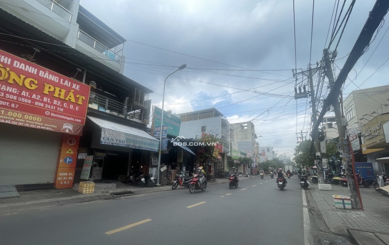 Mặt Tiền Kinh Doanh• Lâm Văn Bền• Q7• 4 Tầng• 90m2(5x18)• DT 600tr/năm