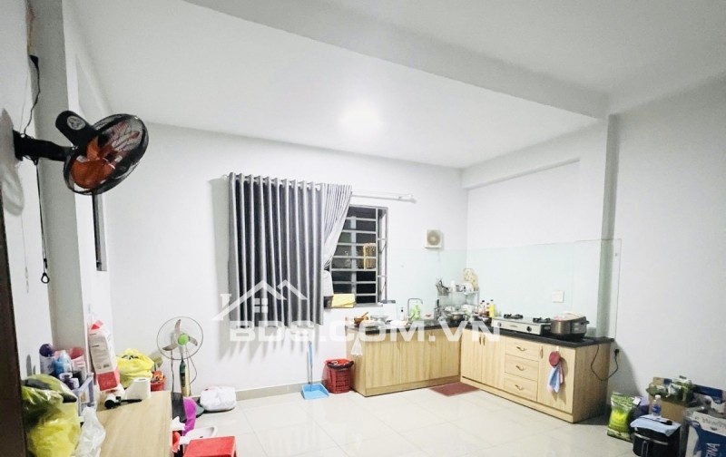 Mặt Tiền Kinh Doanh• Lâm Văn Bền• Q7• 4 Tầng• 90m2(5x18)• DT 600tr/năm