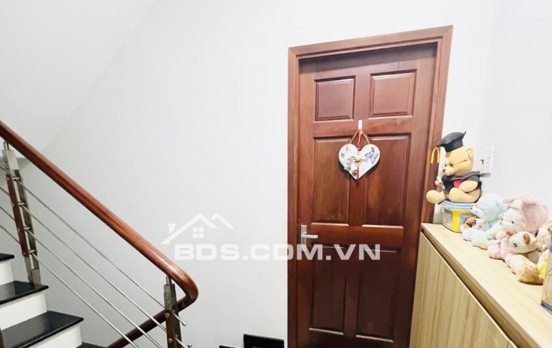 Mặt Tiền Kinh Doanh• Lâm Văn Bền• Q7• 4 Tầng• 90m2(5x18)• DT 600tr/năm