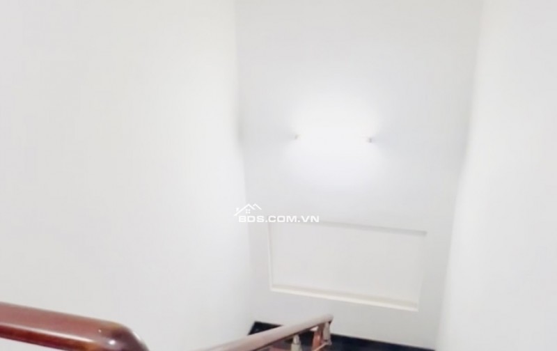 Mặt Tiền Kinh Doanh• Lâm Văn Bền• Q7• 4 Tầng• 90m2(5x18)• DT 600tr/năm