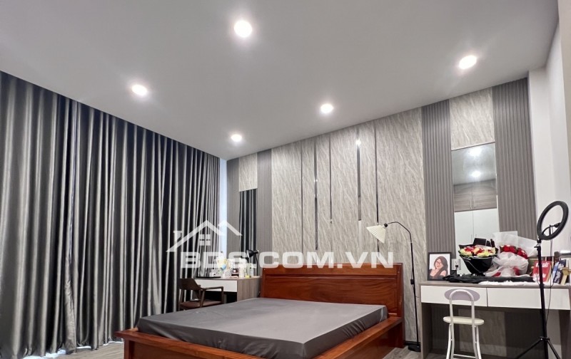 01 Căn Duy Nhất Khu Phú Mỹ• View Sông• Nhà Đẹp Mới 100%• 4 Tầng• 90M2(5x18)• 5PN• 6WC