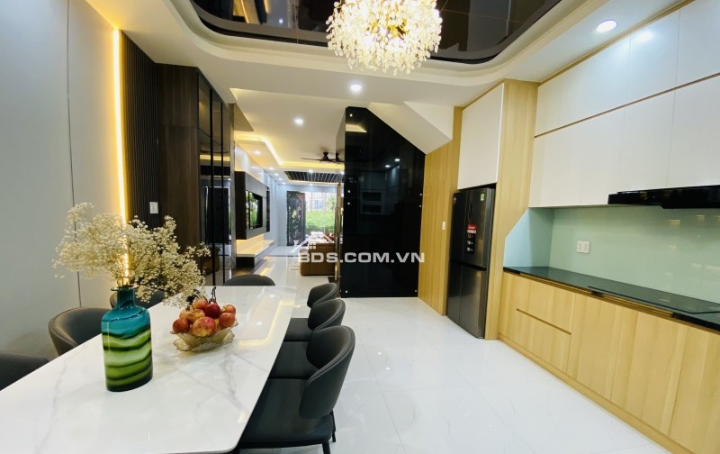 Nhà Mới Xây Đẹp 100%• Phú Mỹ• Q7• Gần Phú Mỹ Hưng• 90m2(5x18)• Ngang 5 Lớn• 4 Tầng• 4PN• 4WC• Có Thang Máy Xịn