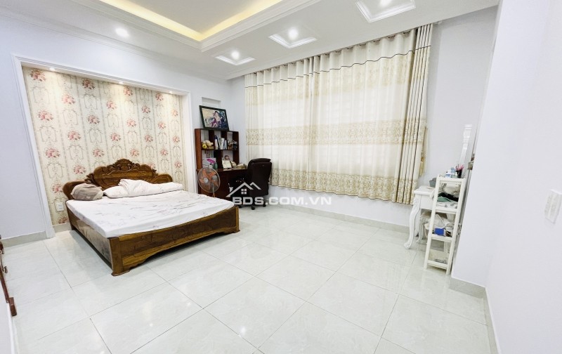 Mặt Tiền Kinh Doanh• Mai Văn Vĩnh• Q7• 5 Tầng• 87M2(5.2x17)• Sân Thượng• Nhà Đẹp• Thang Máy Xịn