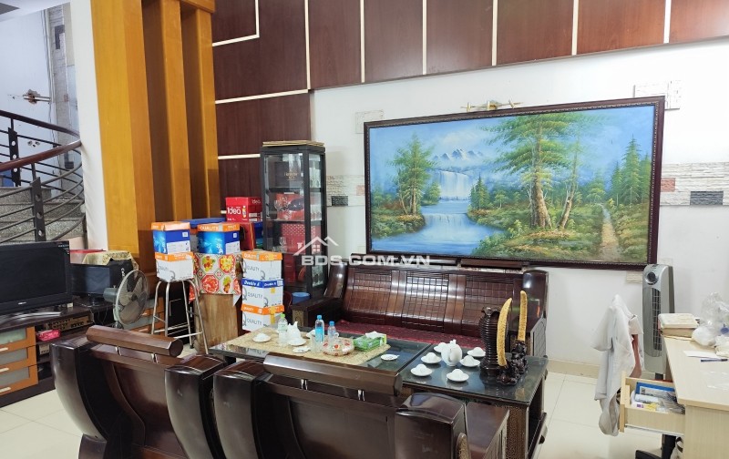 Biệt Thự 5 Tầng• Có Hầm• Khu Cao Lỗ• P4• Q8• 160m2(8x20)• 6PN• 6WC• Ngay Siêu Thị Parc Mall• Gần Trường Đại Học Công Nghệ Sài Gòn