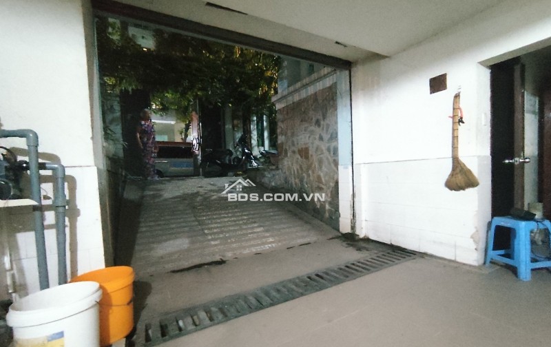 Biệt Thự 5 Tầng• Có Hầm• Khu Cao Lỗ• P4• Q8• 160m2(8x20)• 6PN• 6WC• Ngay Siêu Thị Parc Mall• Gần Trường Đại Học Công Nghệ Sài Gòn