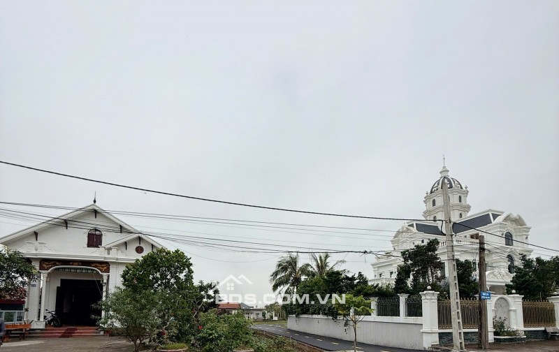 Cần bán lô đất 100m vị trí quảng trường và phố đi bộ