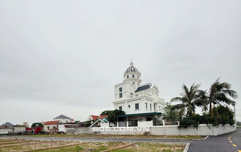 Cần bán lô đất 100m vị trí quảng trường và phố đi bộ