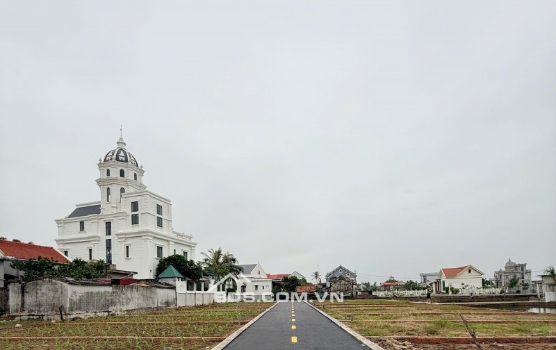 Cần bán lô đất 100m vị trí quảng trường và phố đi bộ