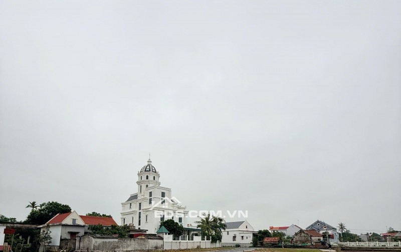 Cần bán lô đất 100m vị trí quảng trường và phố đi bộ