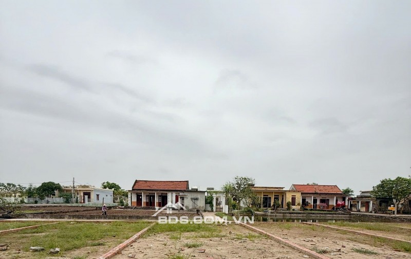 Cần bán lô đất 100m vị trí quảng trường và phố đi bộ