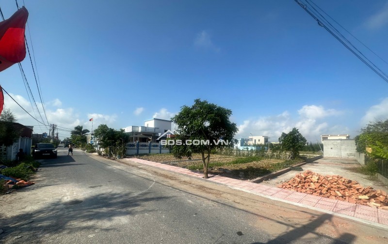 Cần bán cắt lỗ đất biển quất lâm sát quảng trường biển , phố đi bộ ,công viên phù hợp kinh doanh mọi ngành nghề. Lh e