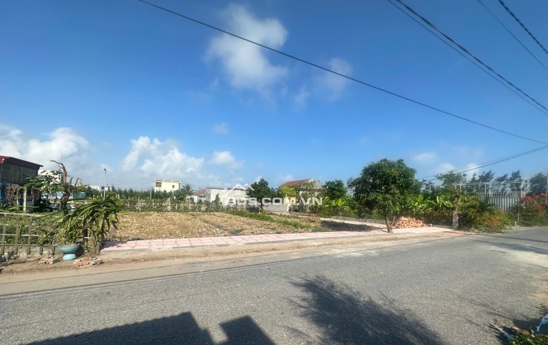 Cần bán cắt lỗ đất biển quất lâm sát quảng trường biển , phố đi bộ ,công viên phù hợp kinh doanh mọi ngành nghề. Lh e