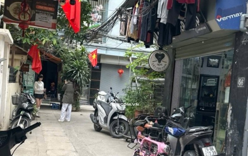 Chủ ngáo giá, nghĩ đang năm 2023, Nhà Vũ Trọng Phụng, 3 bước ra Ngã Tư Sở, Royal city, cách 1 nhà ra ô tô tránh xe máy, 48m, 9,5 tỷ