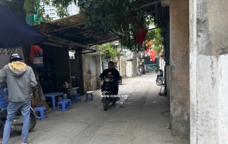 Chủ ngáo giá, nghĩ đang năm 2023, Nhà Vũ Trọng Phụng, 3 bước ra Ngã Tư Sở, Royal city, cách 1 nhà ra ô tô tránh xe máy, 48m, 9,5 tỷ