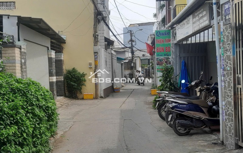  Bán nhà hẻm ô tô phường Thạnh Mỹ Lợi (nay là phường Cát Lái) TP HCM.  Diện tích: 102,3m2 (6m*17m). Trừ lộ giới còn 87,6m2.  Kết cấu: nhà cấp 4 xây chữ L, có 1 PN, 1 WC.  Hướng: Tây Bắc.  Vị trí: khu dân cư xây dựng kín, gần TTHC TP Thủ Đức (củ), gần cầu 