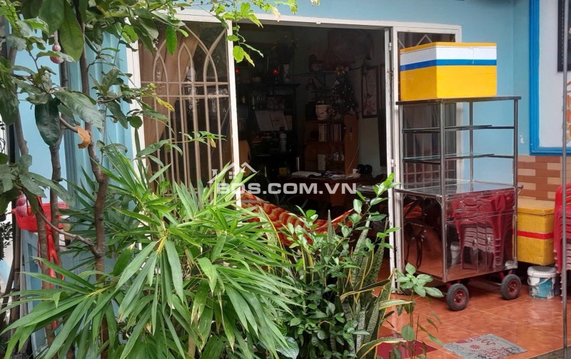  Bán nhà hẻm ô tô phường Thạnh Mỹ Lợi (nay là phường Cát Lái) TP HCM.  Diện tích: 102,3m2 (6m*17m). Trừ lộ giới còn 87,6m2.  Kết cấu: nhà cấp 4 xây chữ L, có 1 PN, 1 WC.  Hướng: Tây Bắc.  Vị trí: khu dân cư xây dựng kín, gần TTHC TP Thủ Đức (củ), gần cầu 