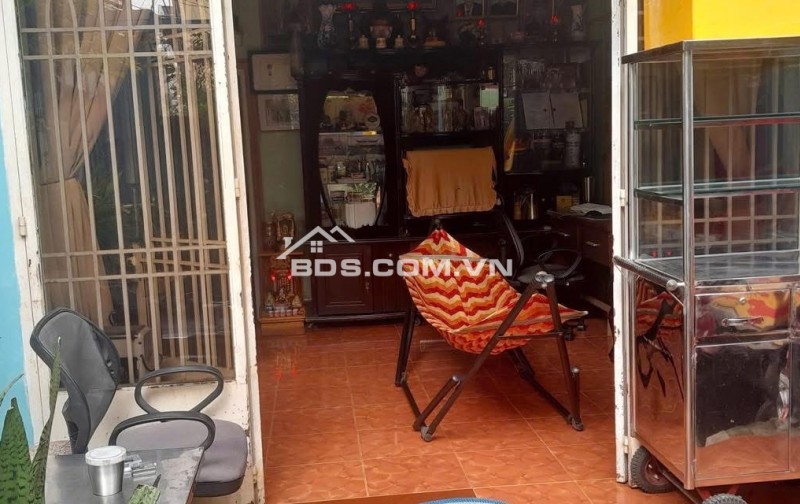  Bán nhà hẻm ô tô phường Thạnh Mỹ Lợi (nay là phường Cát Lái) TP HCM.  Diện tích: 102,3m2 (6m*17m). Trừ lộ giới còn 87,6m2.  Kết cấu: nhà cấp 4 xây chữ L, có 1 PN, 1 WC.  Hướng: Tây Bắc.  Vị trí: khu dân cư xây dựng kín, gần TTHC TP Thủ Đức (củ), gần cầu 