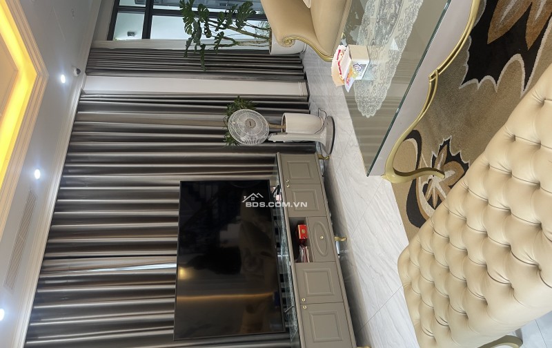 Bán BT Dương Nội DT225m, 3,5 tầng, nội thất đẹp, phía trước là cv, lh 0987857904