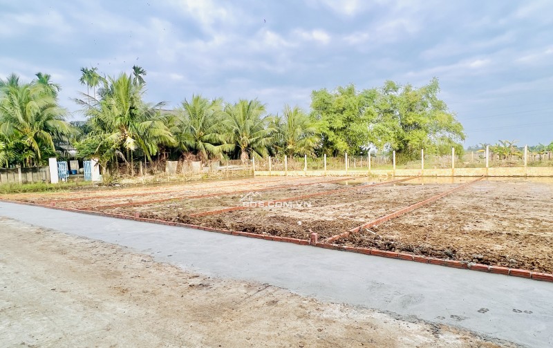 Bán 2 lô liền kề hơn 260m2, cách lộ chỉ 300m, ngay trung tâm xã, giá đầu tư