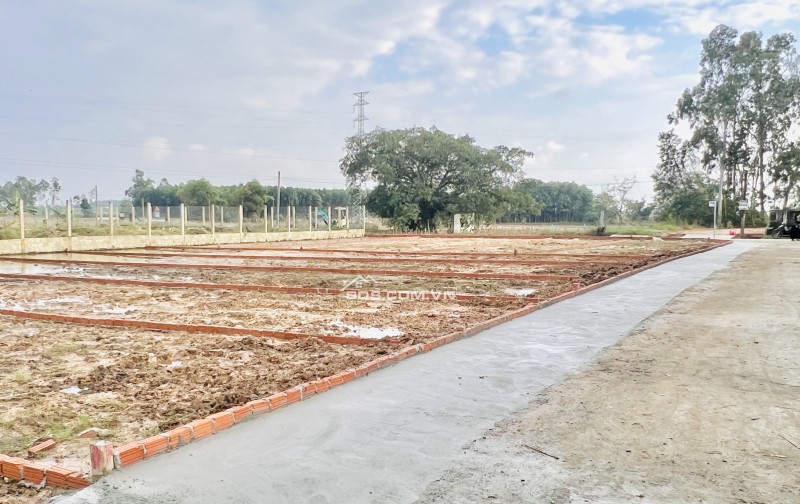 Bán 2 lô liền kề hơn 260m2, cách lộ chỉ 300m, ngay trung tâm xã, giá đầu tư